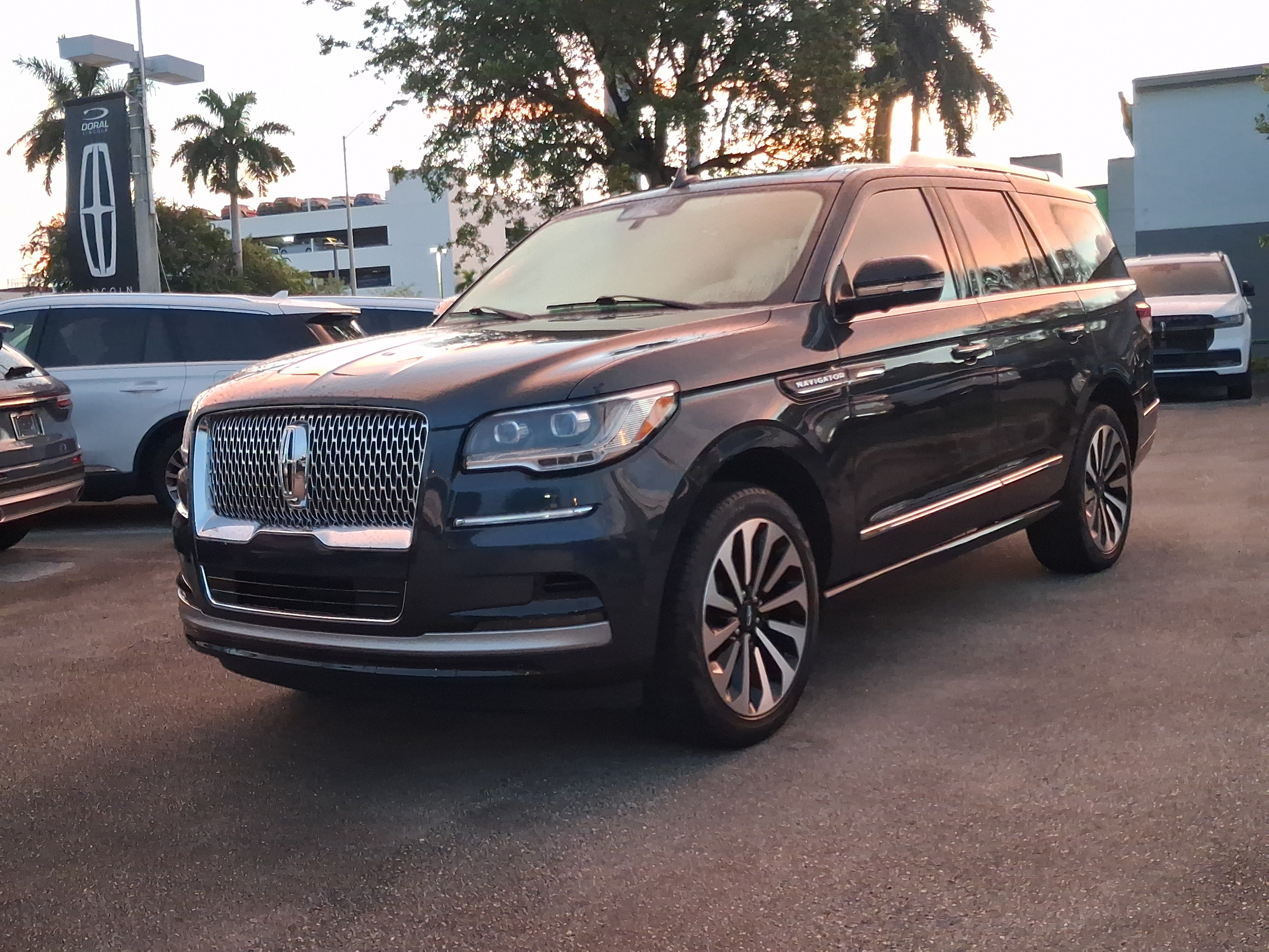 Certified 2024 Lincoln Navigator Reserve AWD/4WD image 2