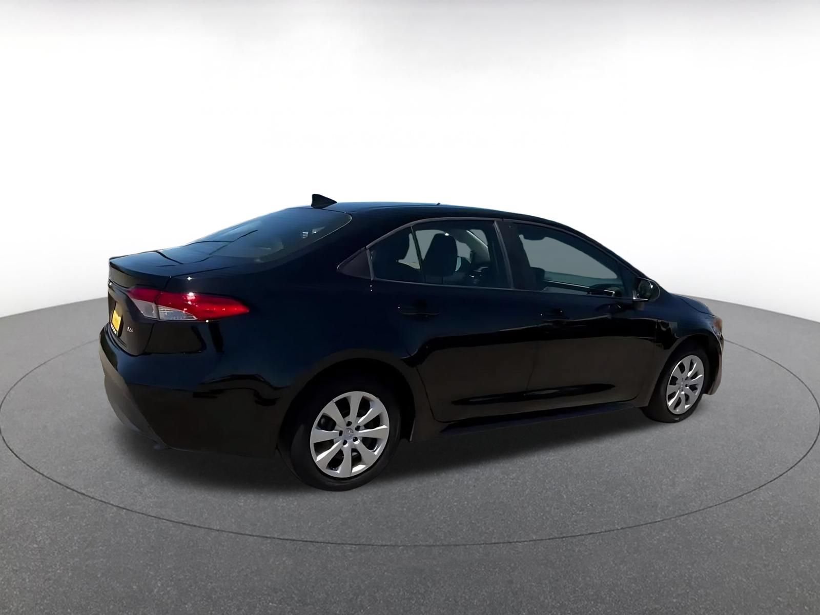 Used 2025 Toyota Corolla LE FWD image 13
