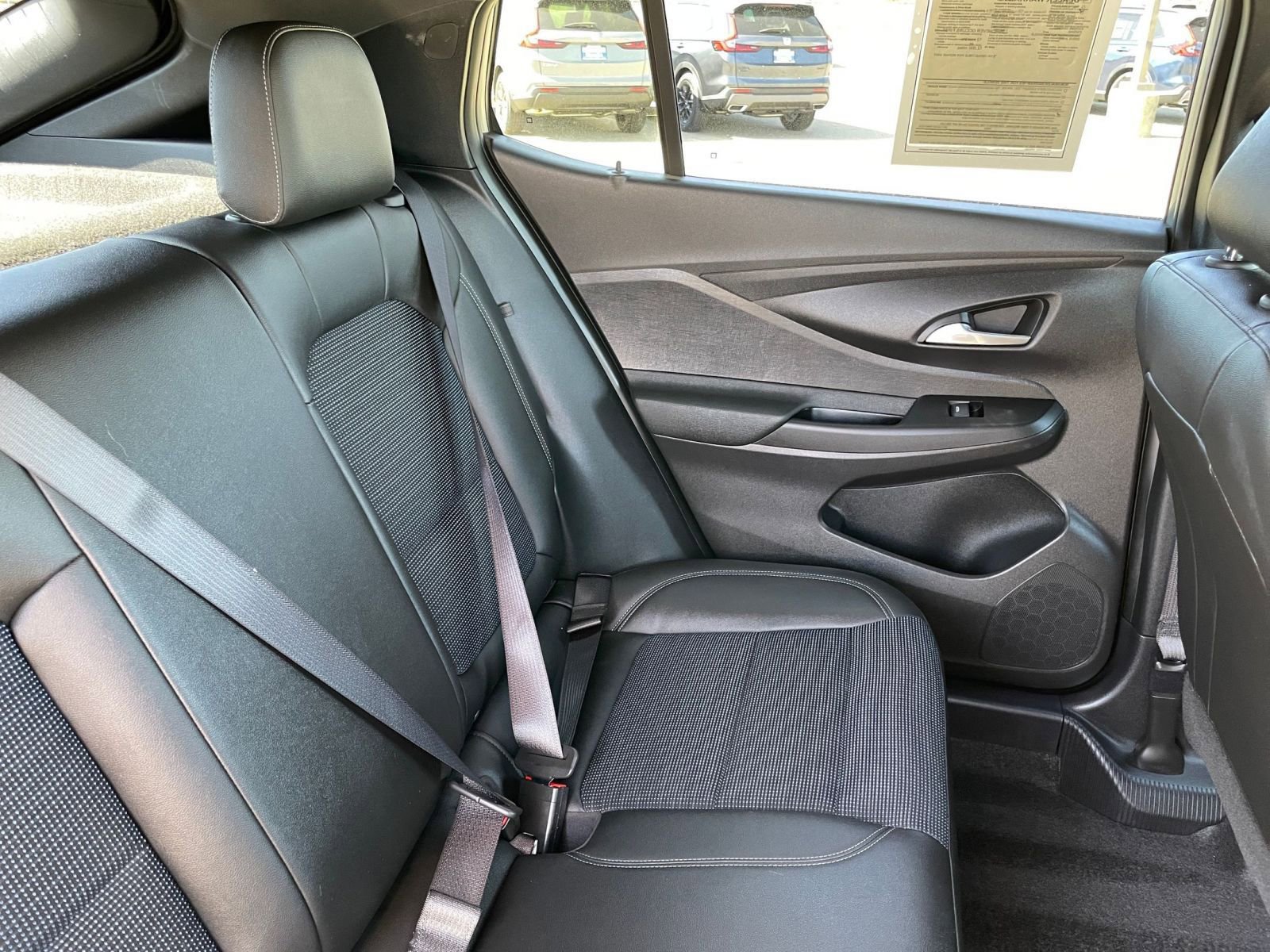 Used 2025 Buick Envista Preferred image 37