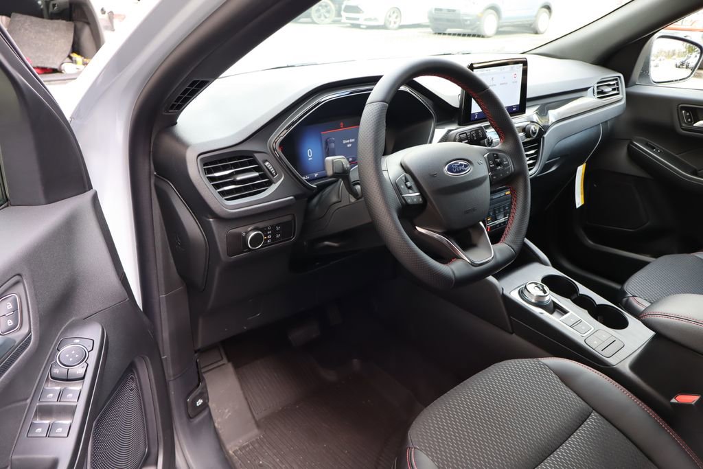 New 2026 Ford Escape ST-Line w/ Cold Weather Package AWD/4WD image 4