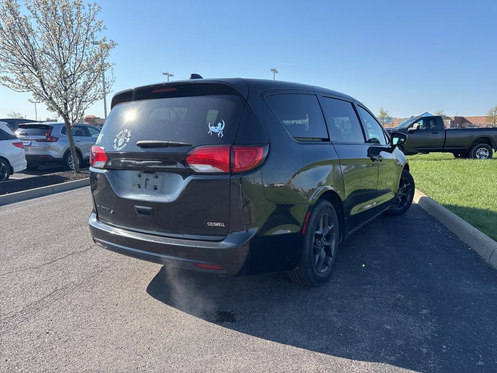 Used 2018 Chrysler Pacifica Touring Plus w/ S Appearance Package image 10