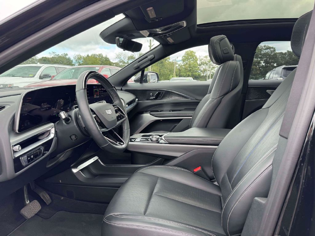 Used 2023 Cadillac Lyriq 2WD image 15