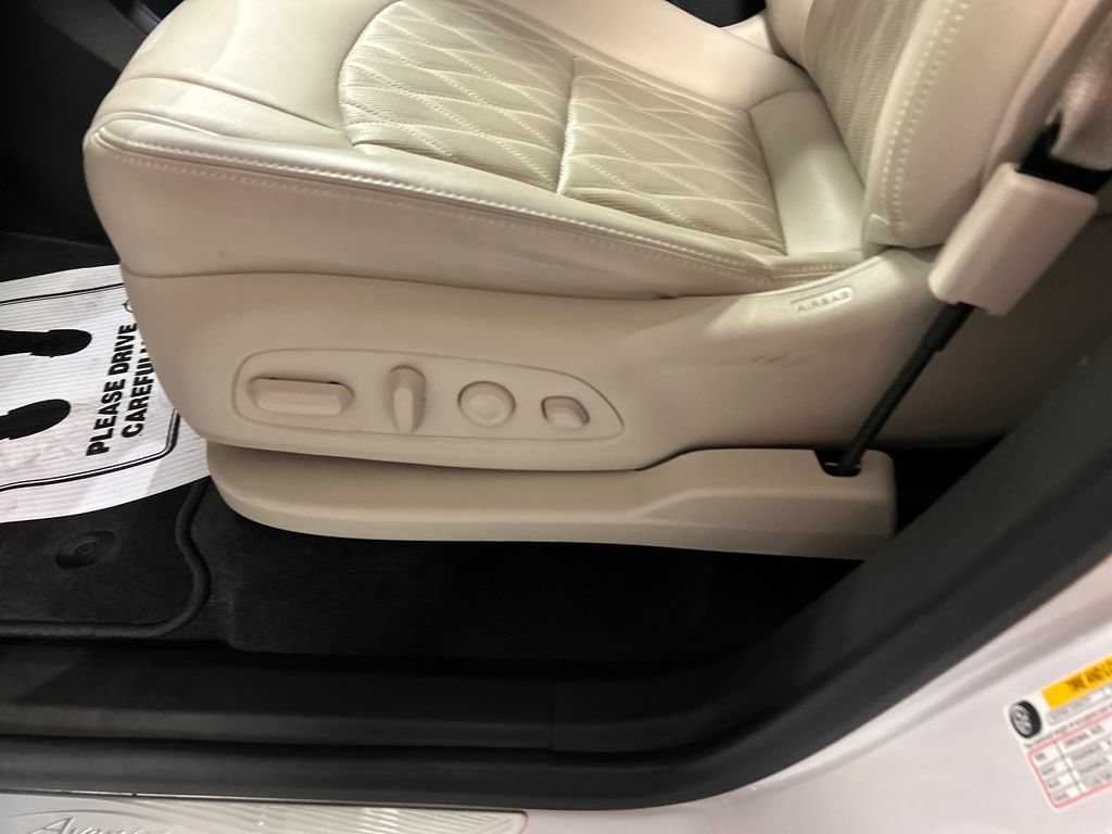 Used 2022 Buick Enclave Avenir FWD image 13