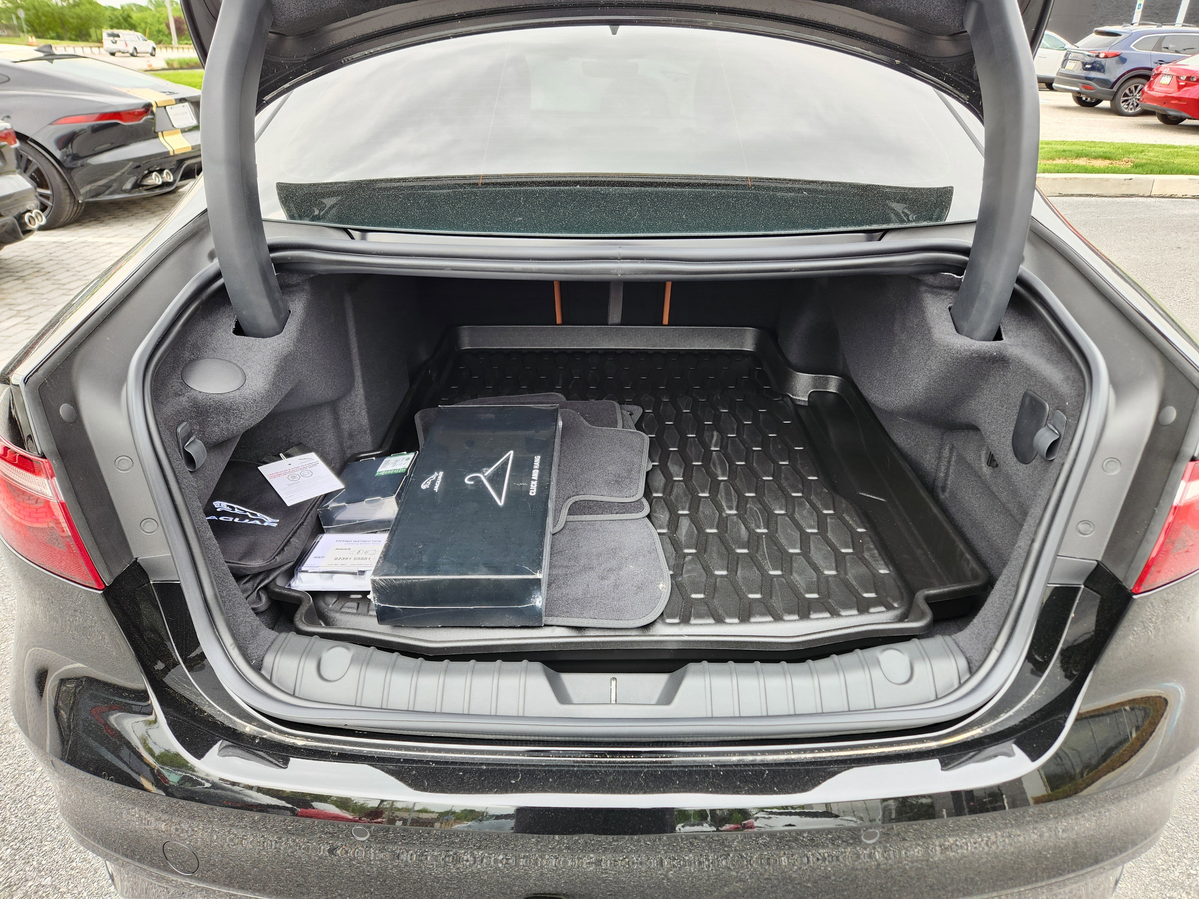 Used 2022 Jaguar XF R-Dynamic SE AWD/4WD image 8