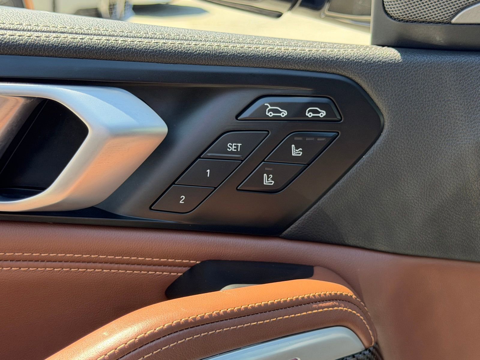 Certified 2023 BMW X6 M50i w/ Executive Package AWD/4WD image 22