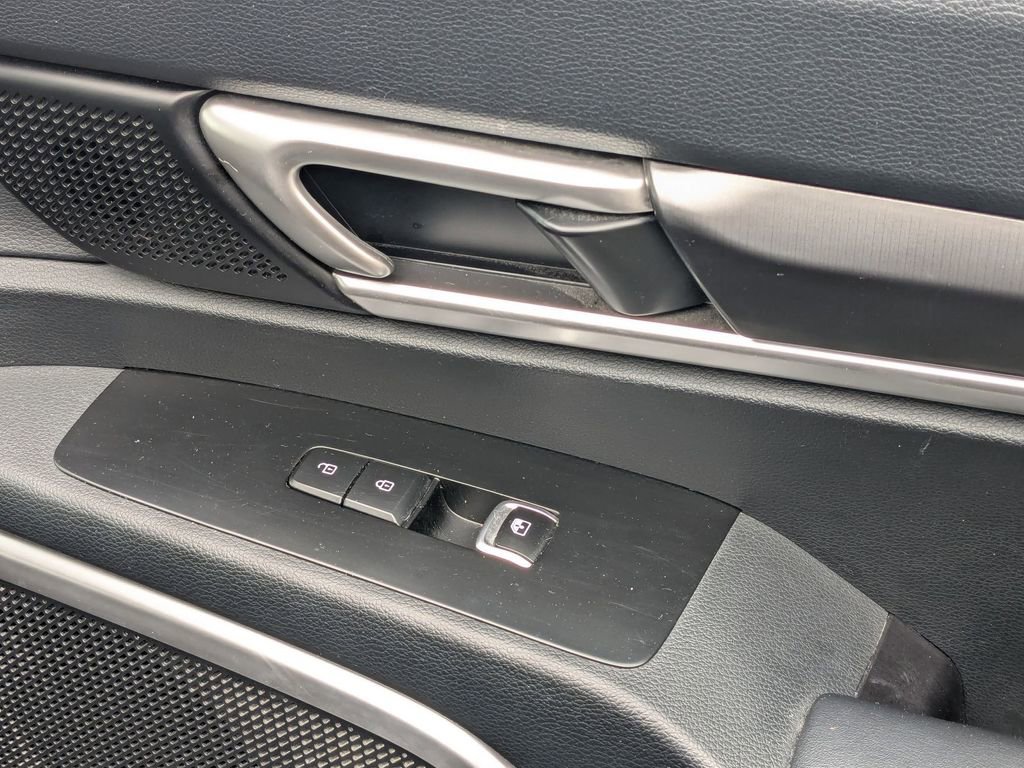 Used 2025 Kia Telluride S image 33