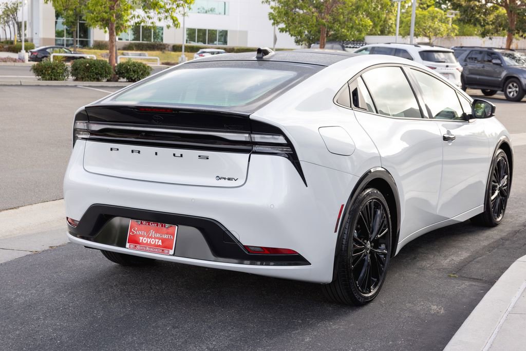Used 2026 Toyota Prius Plug-In Hybrid image 5