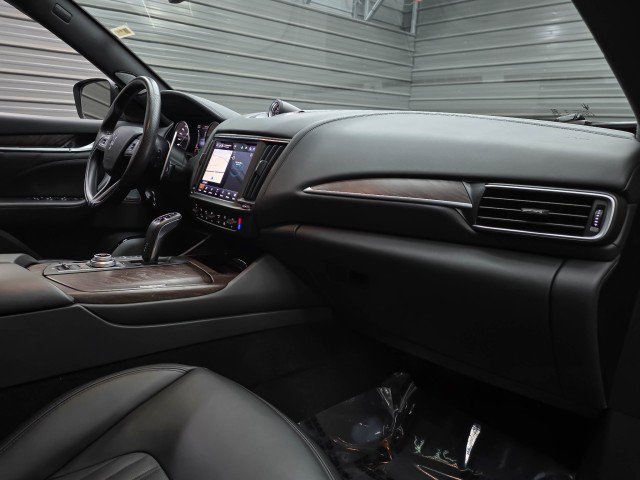 Used 2022 Maserati Levante GT AWD/4WD image 12