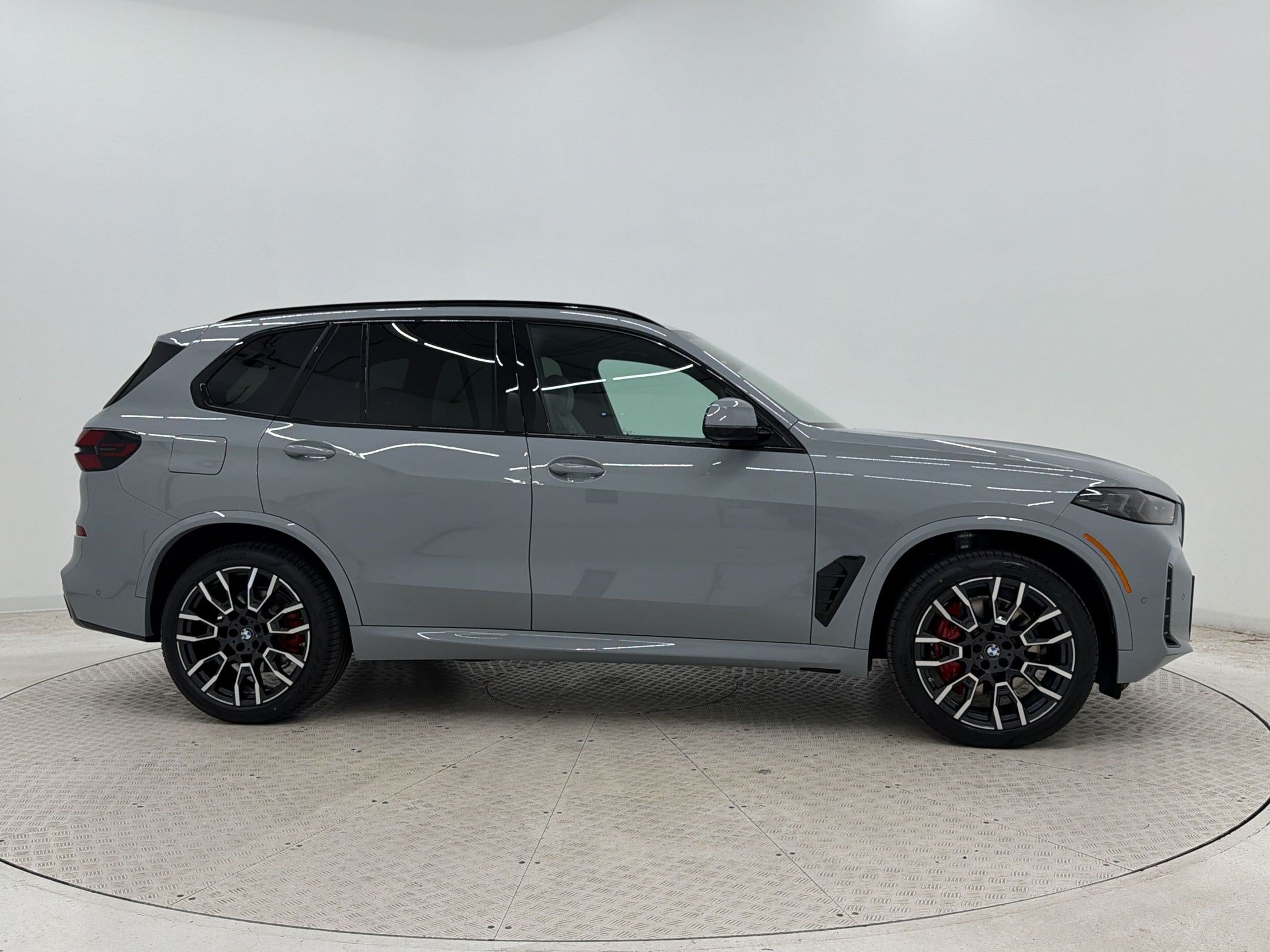New 2026 BMW X5 xDrive40i w/ M Sport Package AWD/4WD image 8
