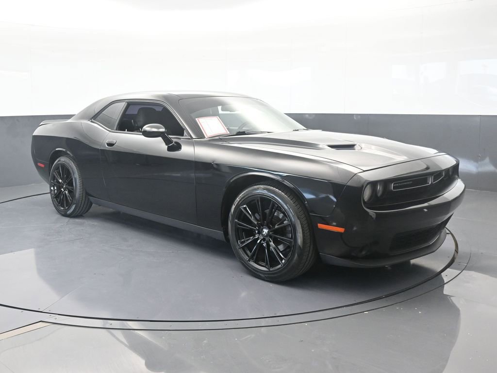 Used 2019 Dodge Challenger SXT image 8