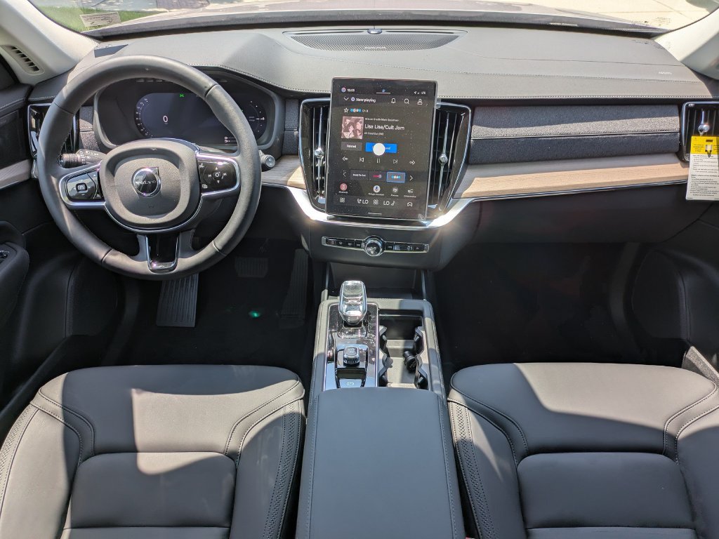 New 2026 Volvo XC90 T8 Plus w/ Protection Package Premier AWD/4WD image 14
