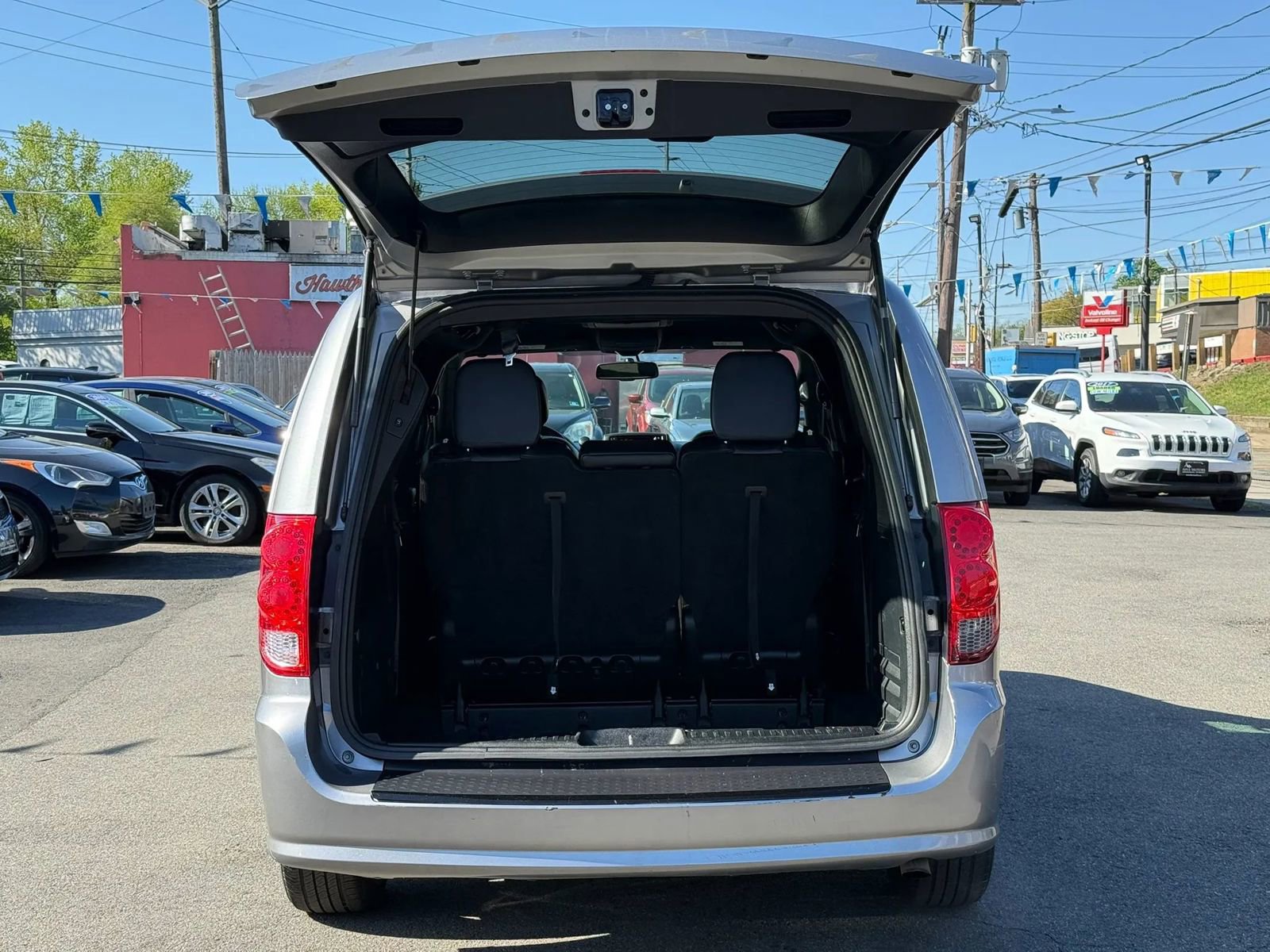 Used 2015 Dodge Grand Caravan SXT FWD image 9