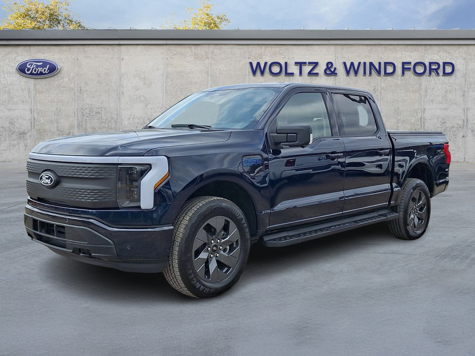 Used 2025 Ford F150 Lightning Flash image 3