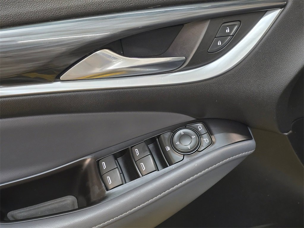 Used 2020 Buick Enclave Essence image 24