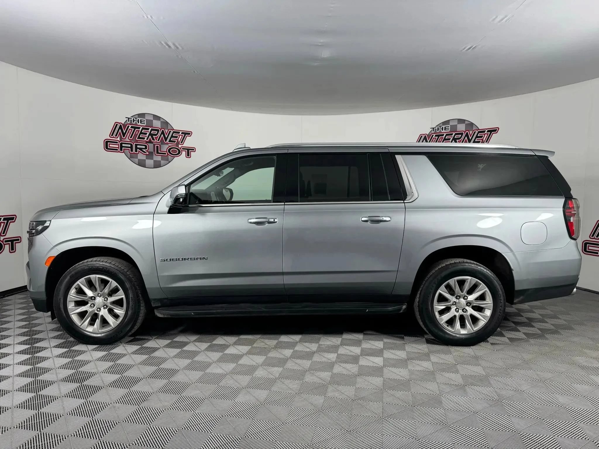 Used 2024 Chevrolet Suburban Premier AWD/4WD image 4