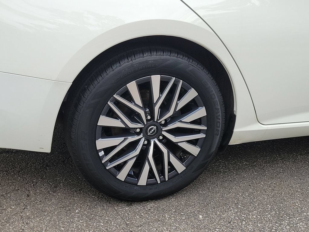 Used 2025 Nissan Altima 2.5 SV FWD image 7