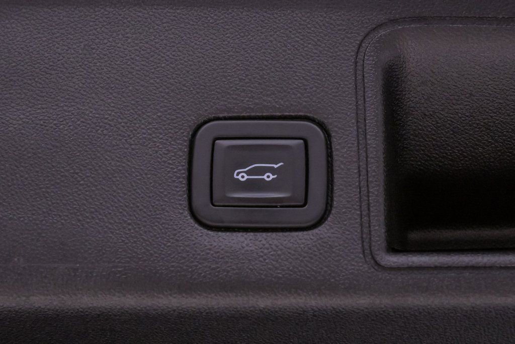 Used 2018 GMC Terrain Denali w/ Advanced Safety Package image 28