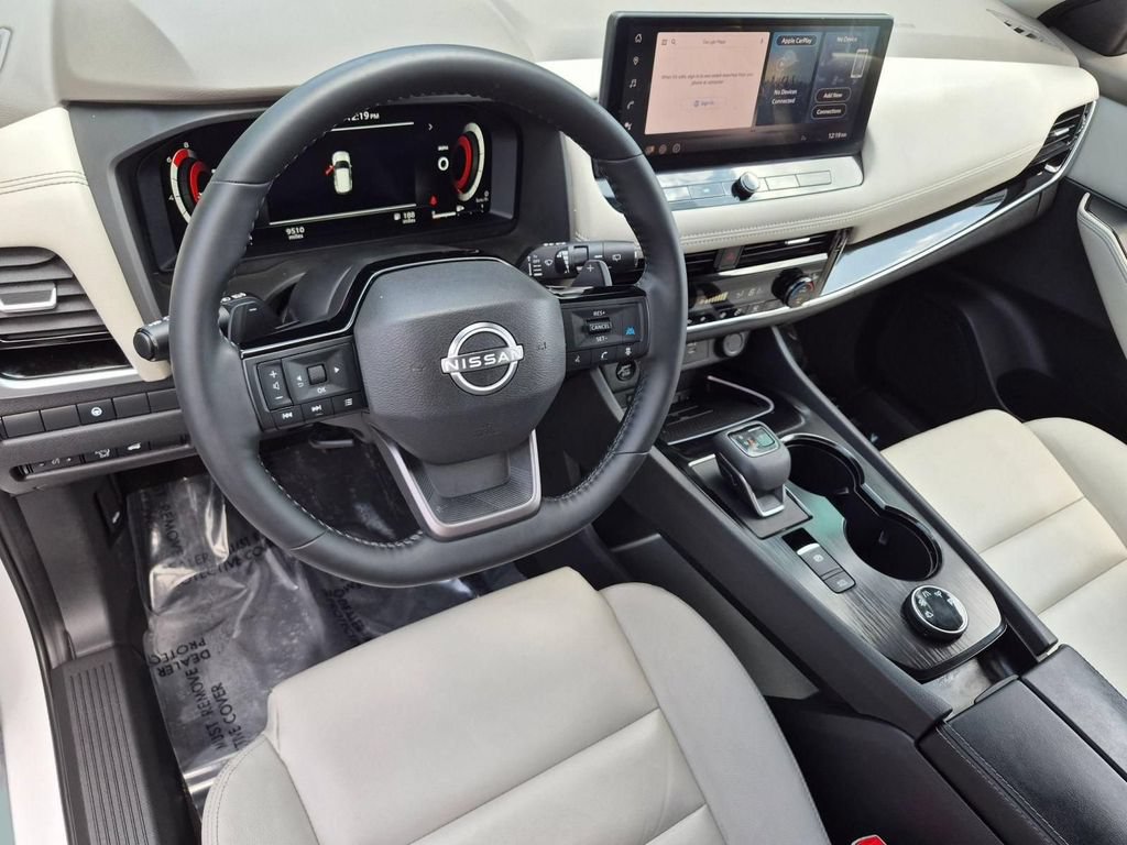 Used 2025 Nissan Rogue SL AWD/4WD image 12