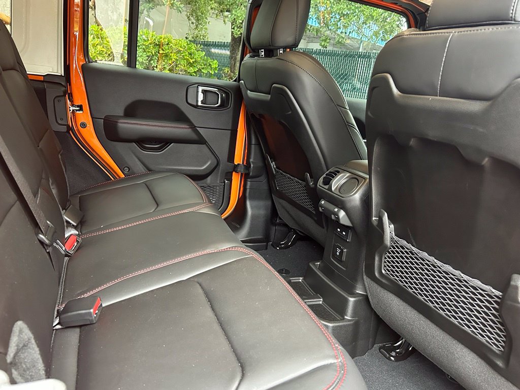 Used 2025 Jeep Wrangler Unlimited Rubicon w/ Convenience Group AWD/4WD image 33