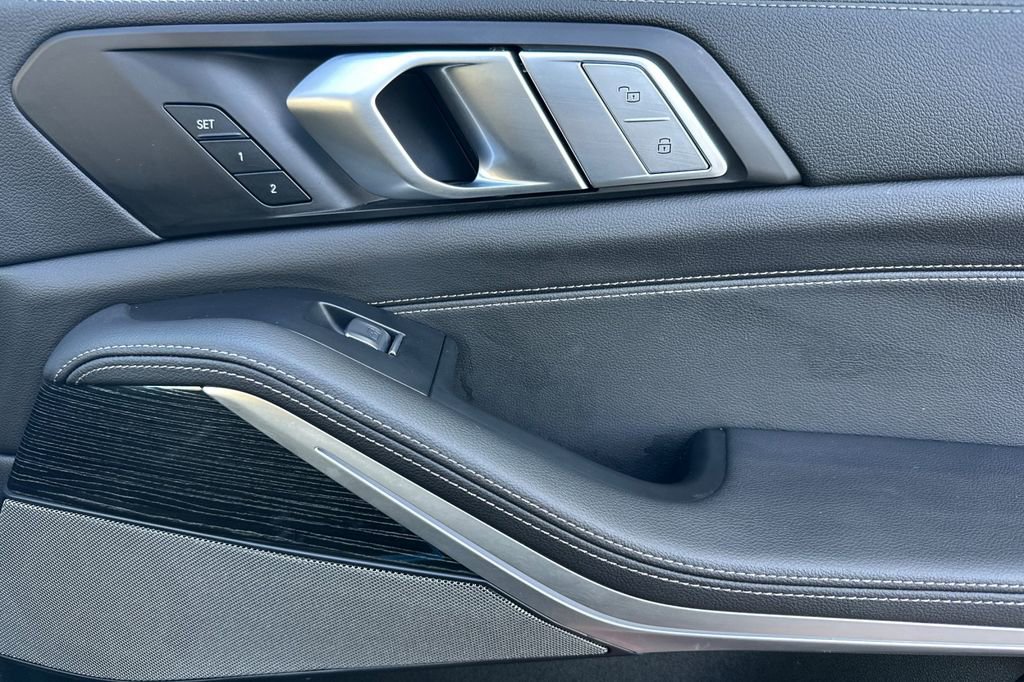 Used 2022 BMW X7 M50i image 19