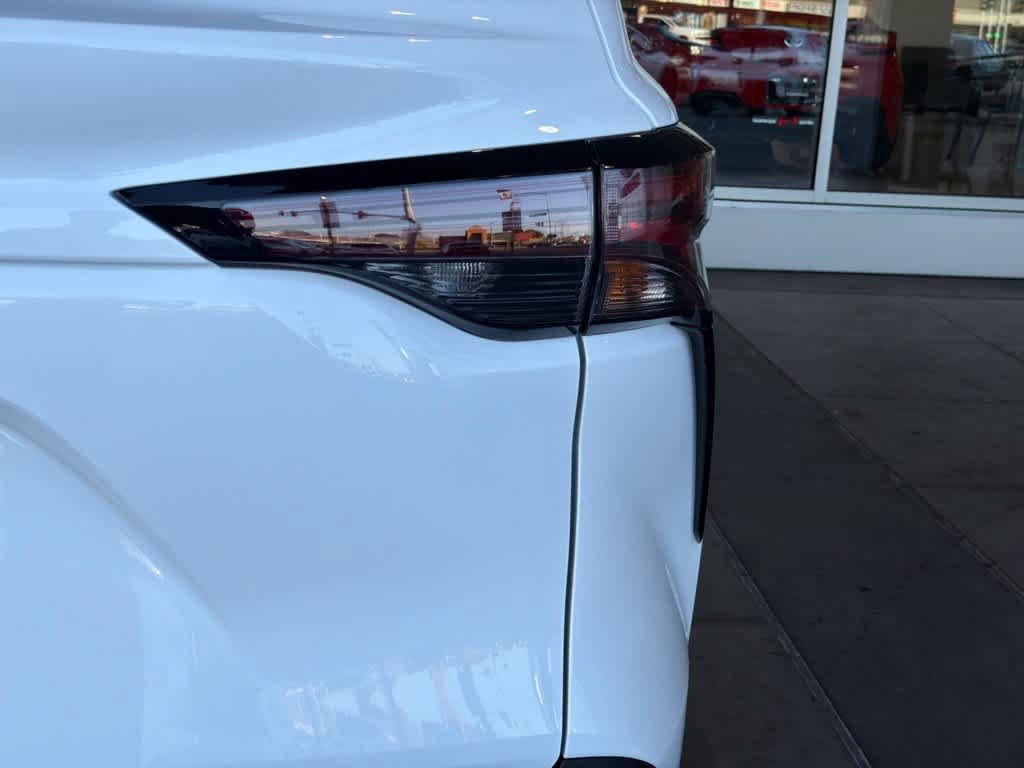 New 2026 Toyota Sienna LE FWD image 12