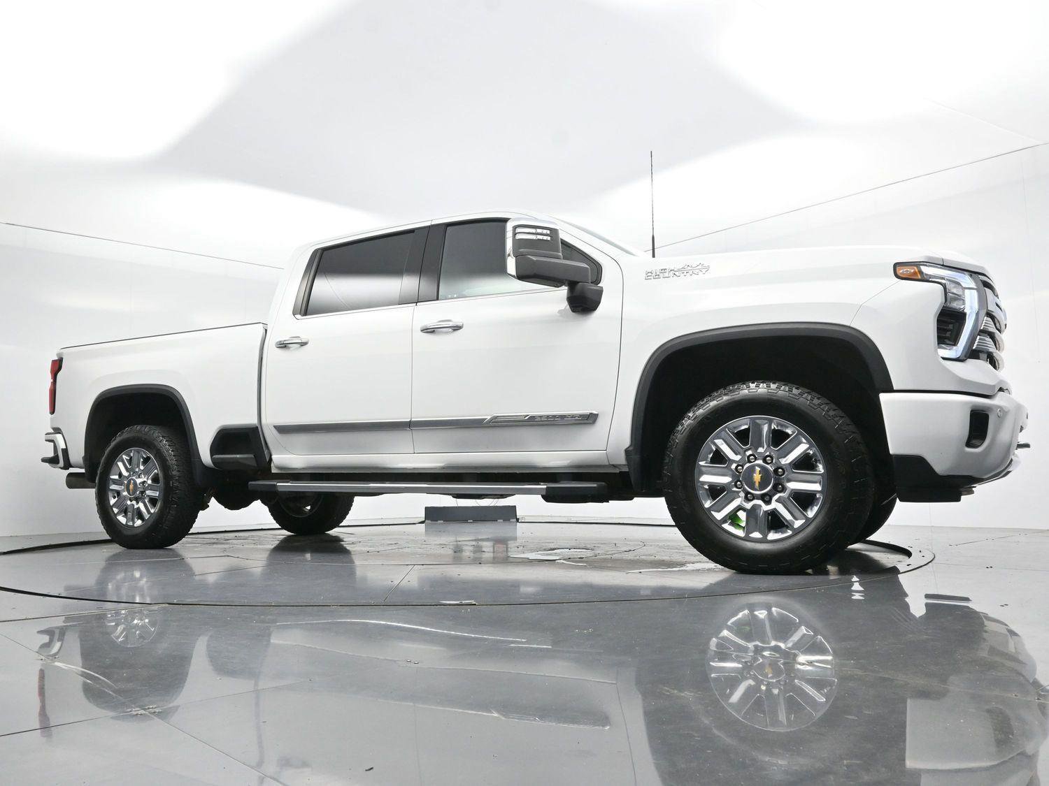 Used 2024 Chevrolet Silverado 2500 High Country w/ Technology Package AWD/4WD image 36