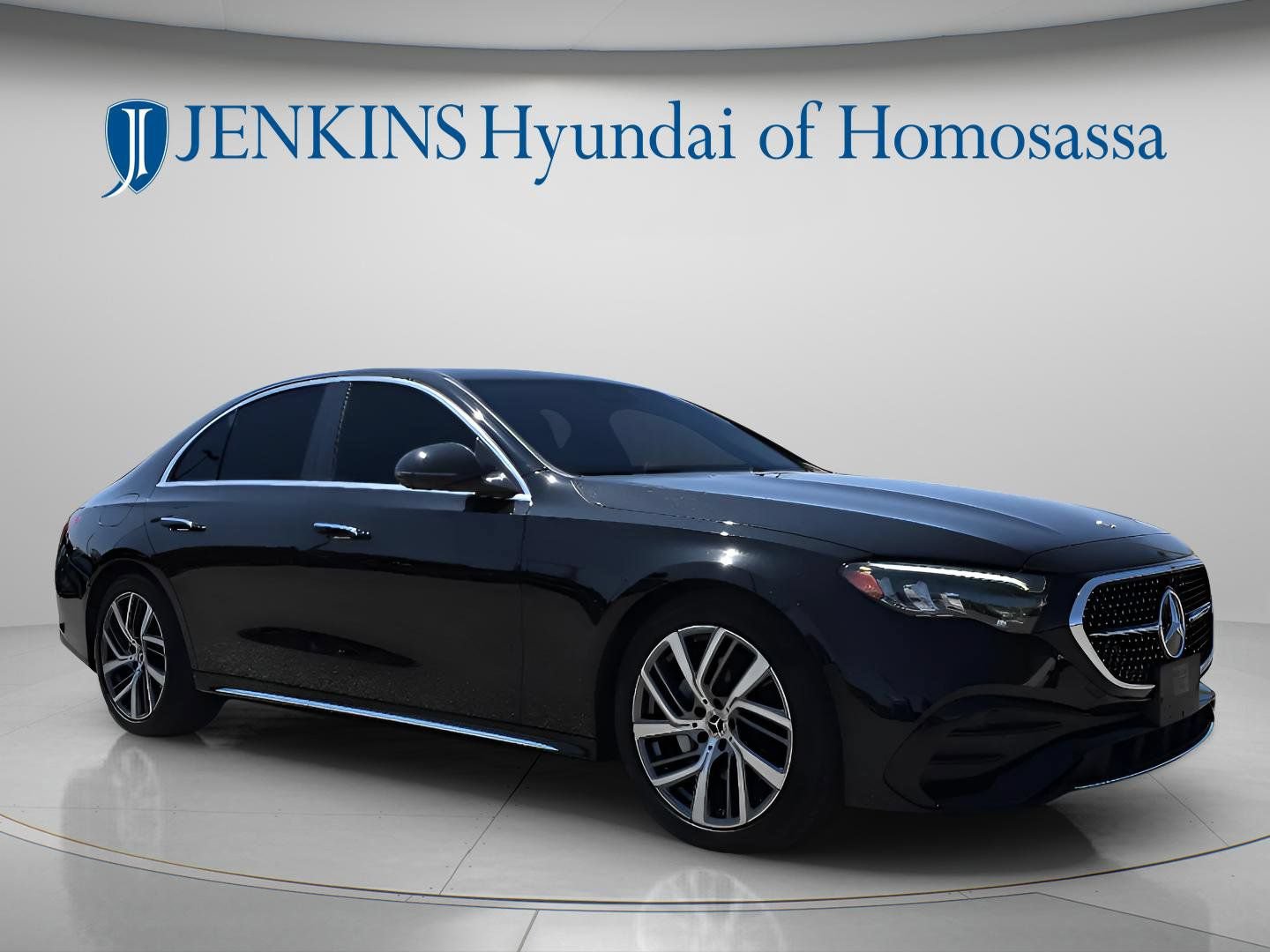 Used 2025 Mercedes-Benz E 350 4MATIC Sedan image 1