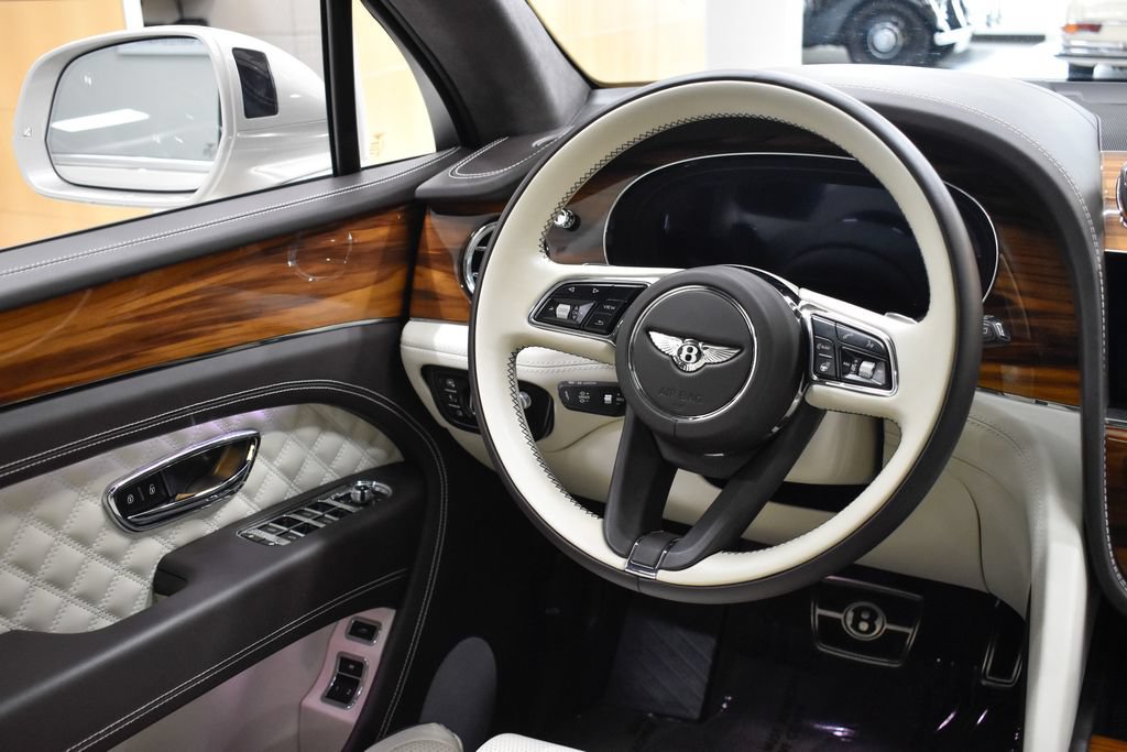 Used 2023 Bentley Bentayga AWD/4WD image 26
