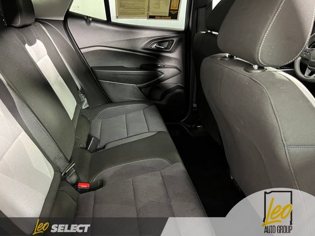 Used 2025 Chevrolet Trax LS w/ LS Convenience Package FWD image 20