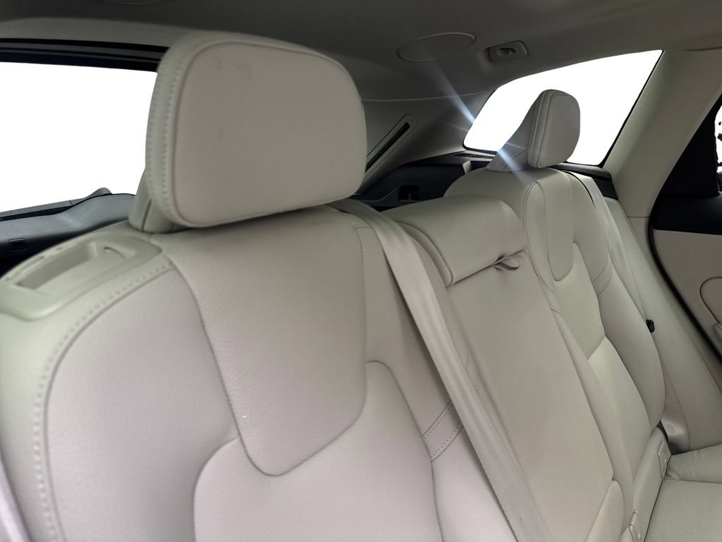 Used 2024 Volvo XC60 B5 Plus w/ Protection Package Premier AWD/4WD image 41