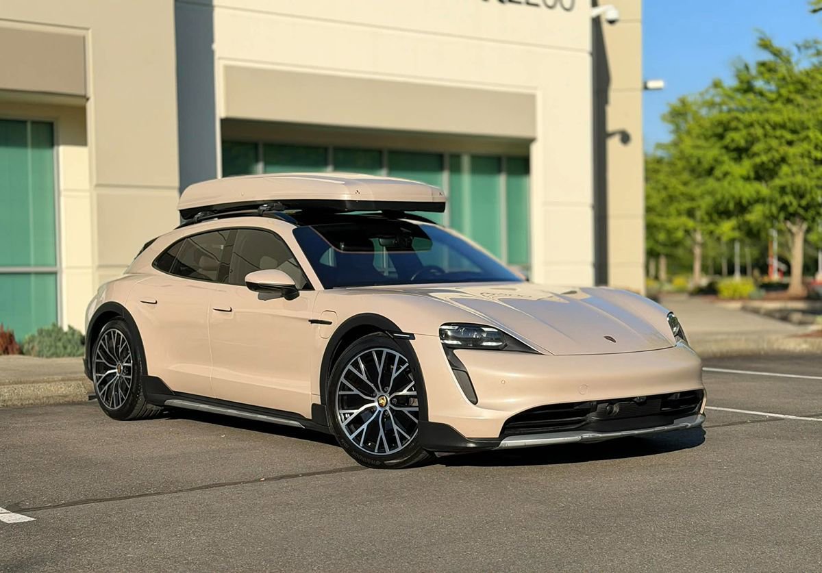Used 2021 Porsche Taycan 4 Cross Turismo AWD/4WD image 1