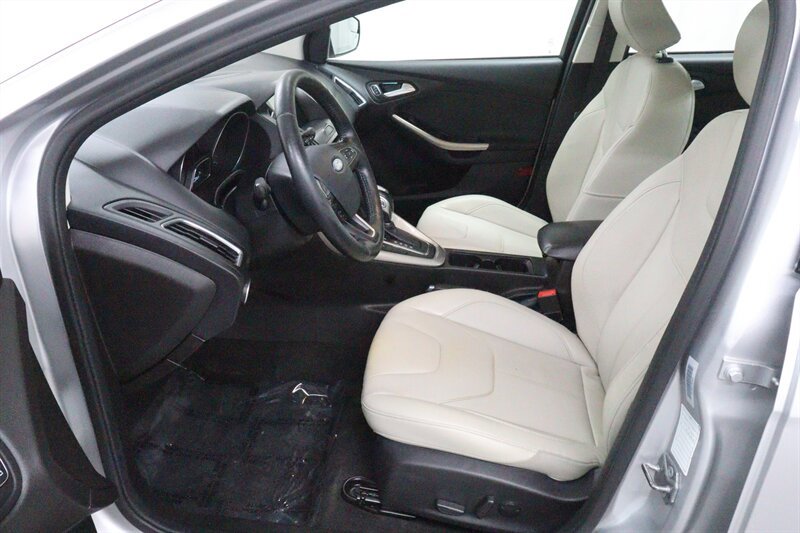 Used 2017 Ford Focus Titanium FWD image 19