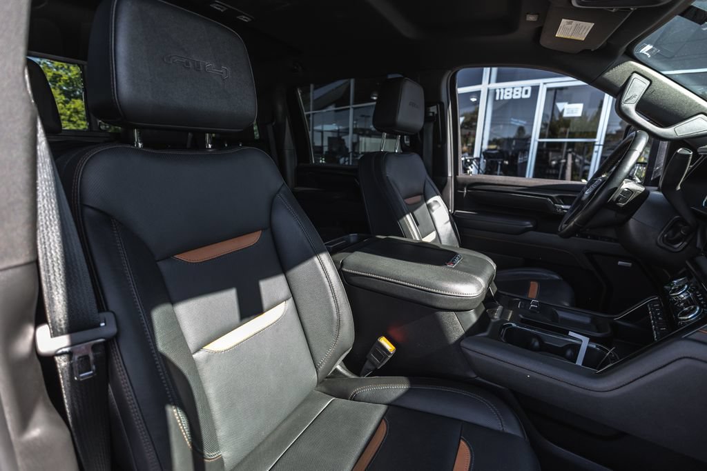 Used 2025 GMC Sierra 3500 AT4 w/ Technology Package AWD/4WD image 28
