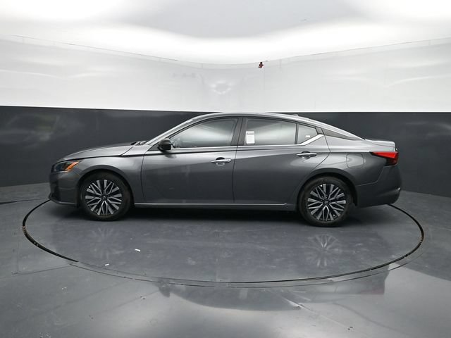 Used 2025 Nissan Altima 2.5 SV FWD image 4