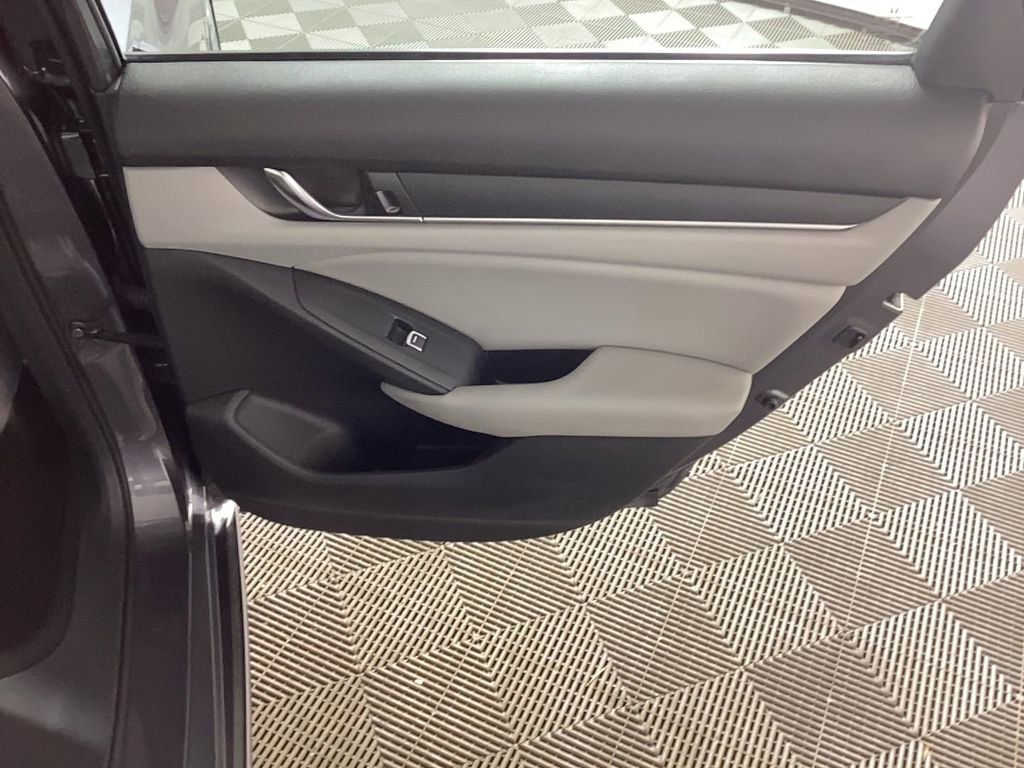 Used 2018 Honda Accord EX image 11