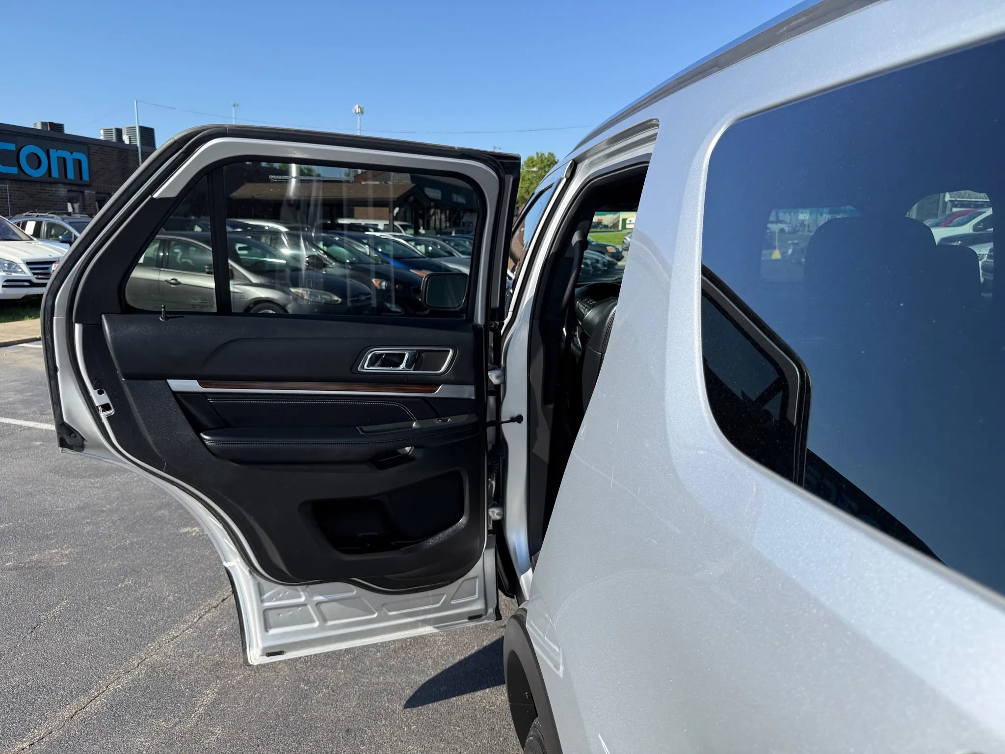 Used 2017 Ford Explorer Limited w/ Equipment Group 301A image 41