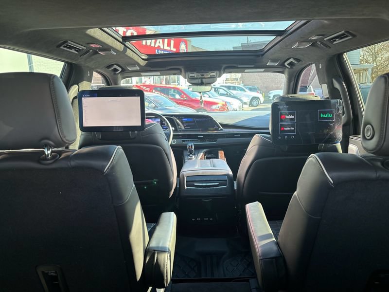 Used 2023 Cadillac Escalade Sport Platinum w/ LPO, ONYX Package AWD/4WD image 18