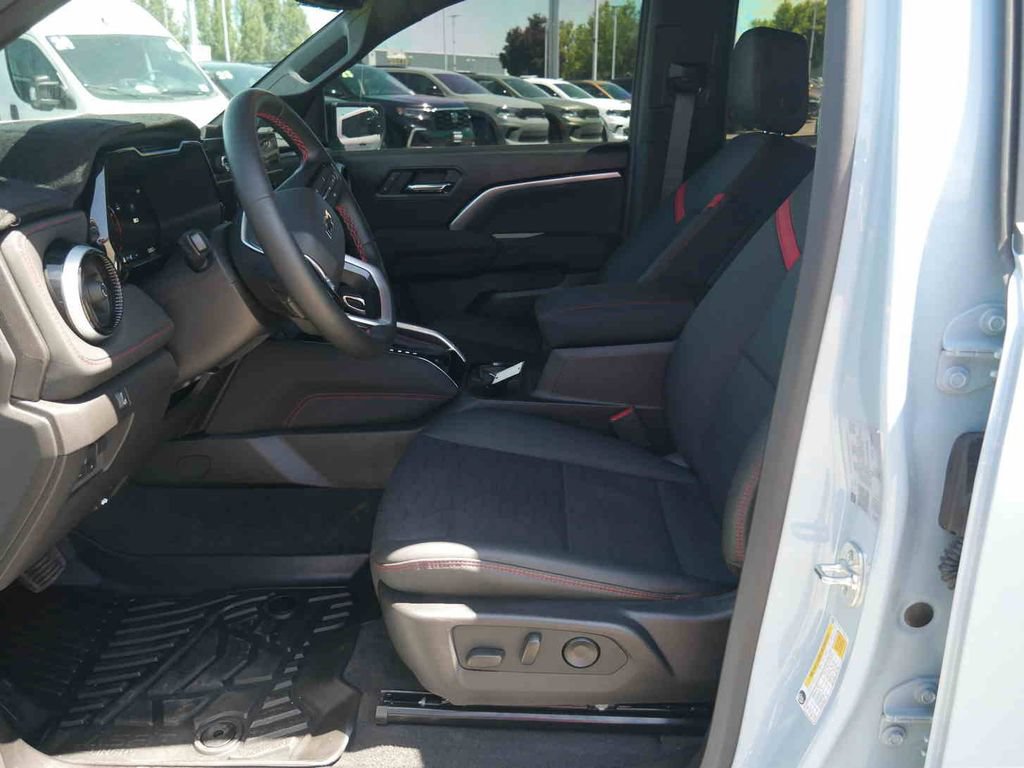 Used 2026 Chevrolet Colorado Z71 w/ Technology Package AWD/4WD image 28