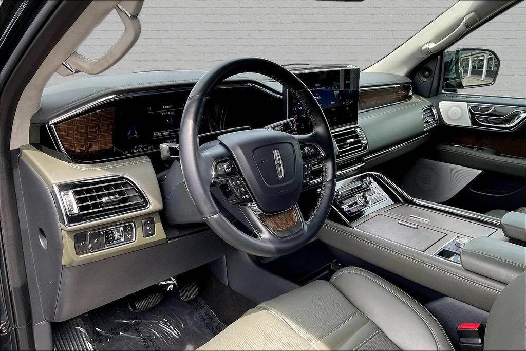 Used 2022 Lincoln Navigator Black Label AWD/4WD image 16