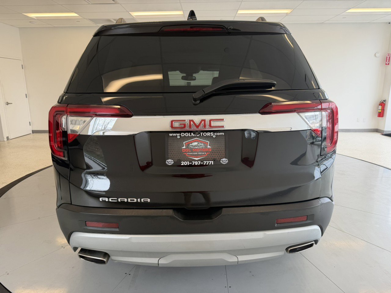 Used 2023 GMC Acadia SLT image 6