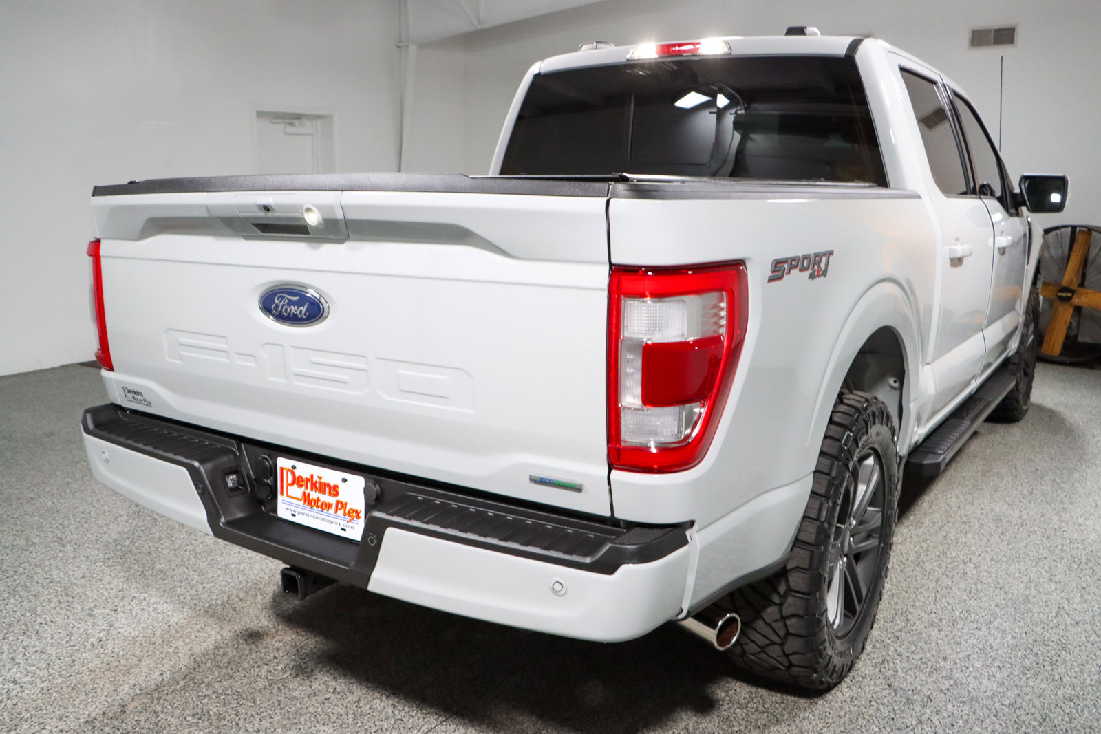 Used 2023 Ford F150 Lariat w/ Equipment Group 502A High image 8