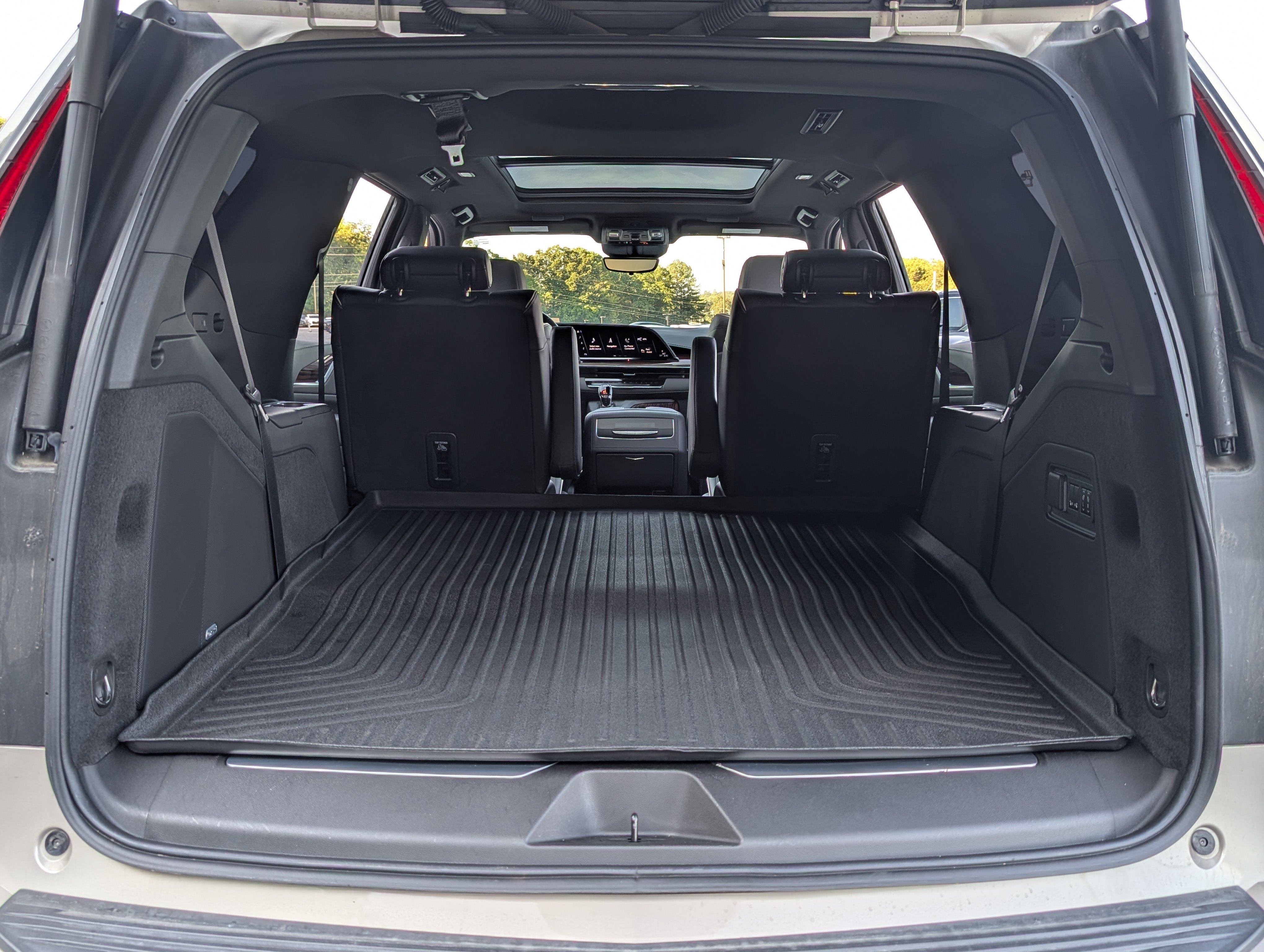 Used 2023 Cadillac Escalade Premium Luxury w/ Performance Package RWD image 19
