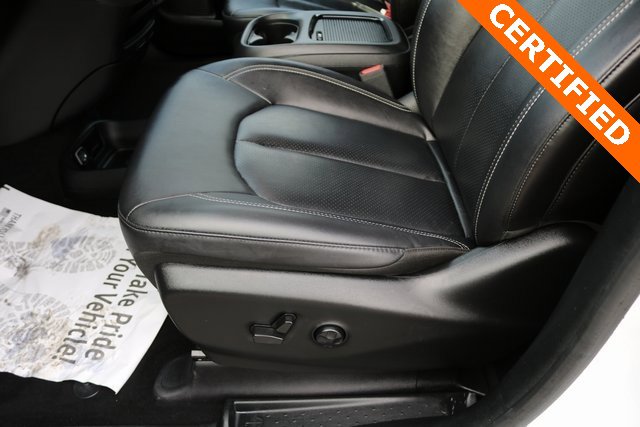 Used 2024 Chrysler Pacifica Select image 12