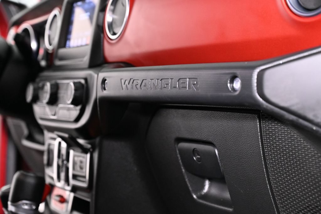 Used 2021 Jeep Wrangler Unlimited Rubicon w/ Cold Weather Group AWD/4WD image 28