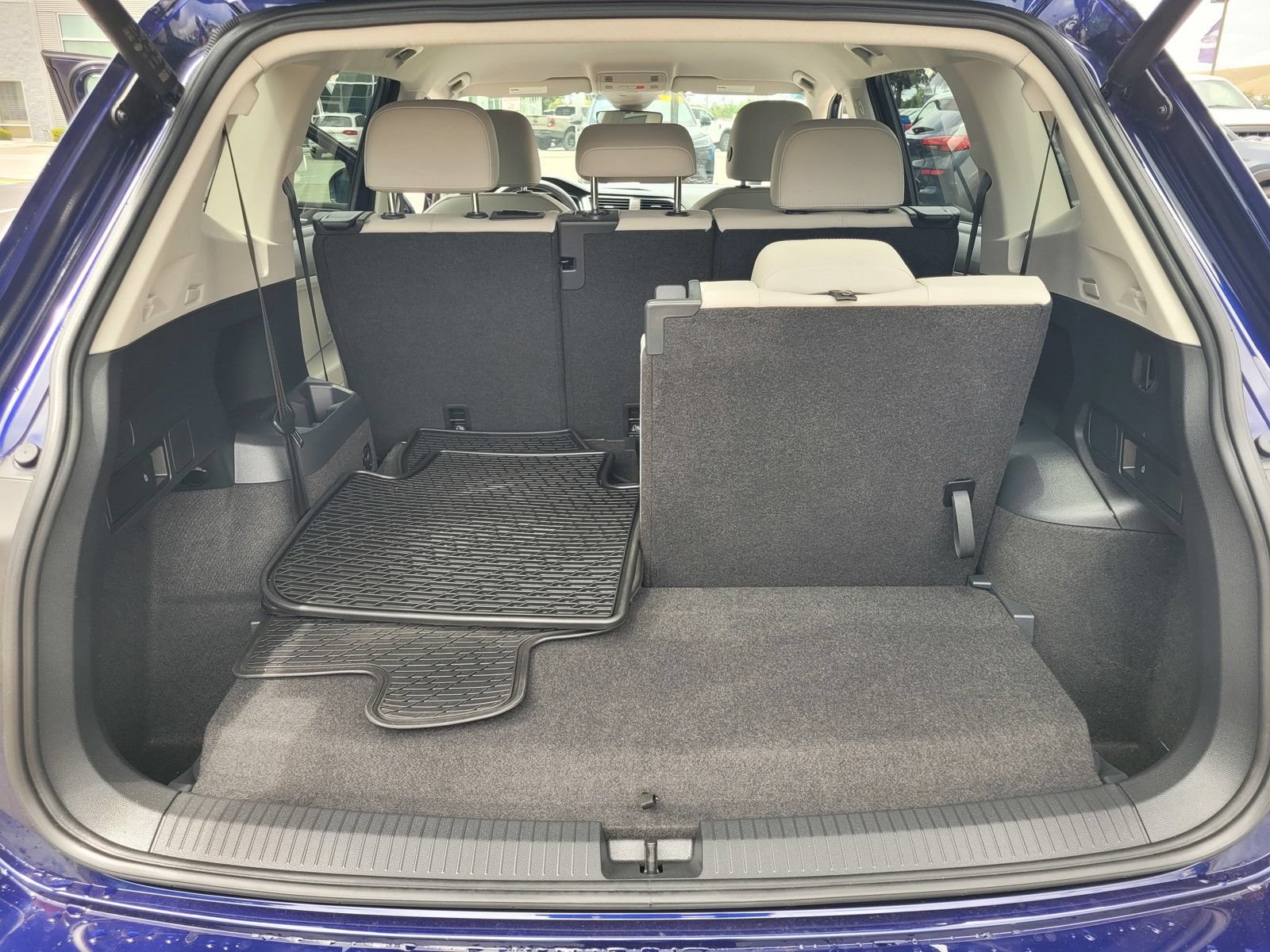 Used 2022 Volkswagen Tiguan SE FWD image 29