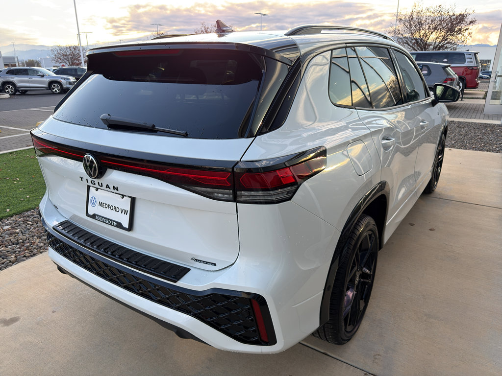 New 2026 Volkswagen Tiguan SE R-Line image 5
