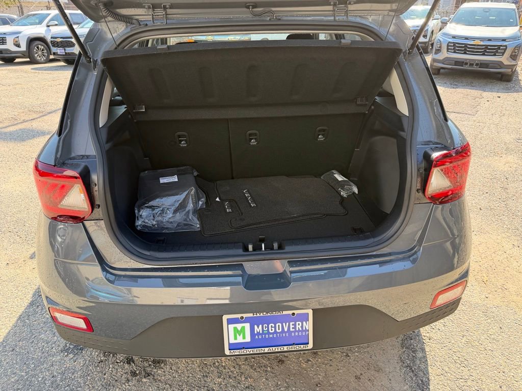 Certified 2026 Hyundai Venue SEL FWD image 5