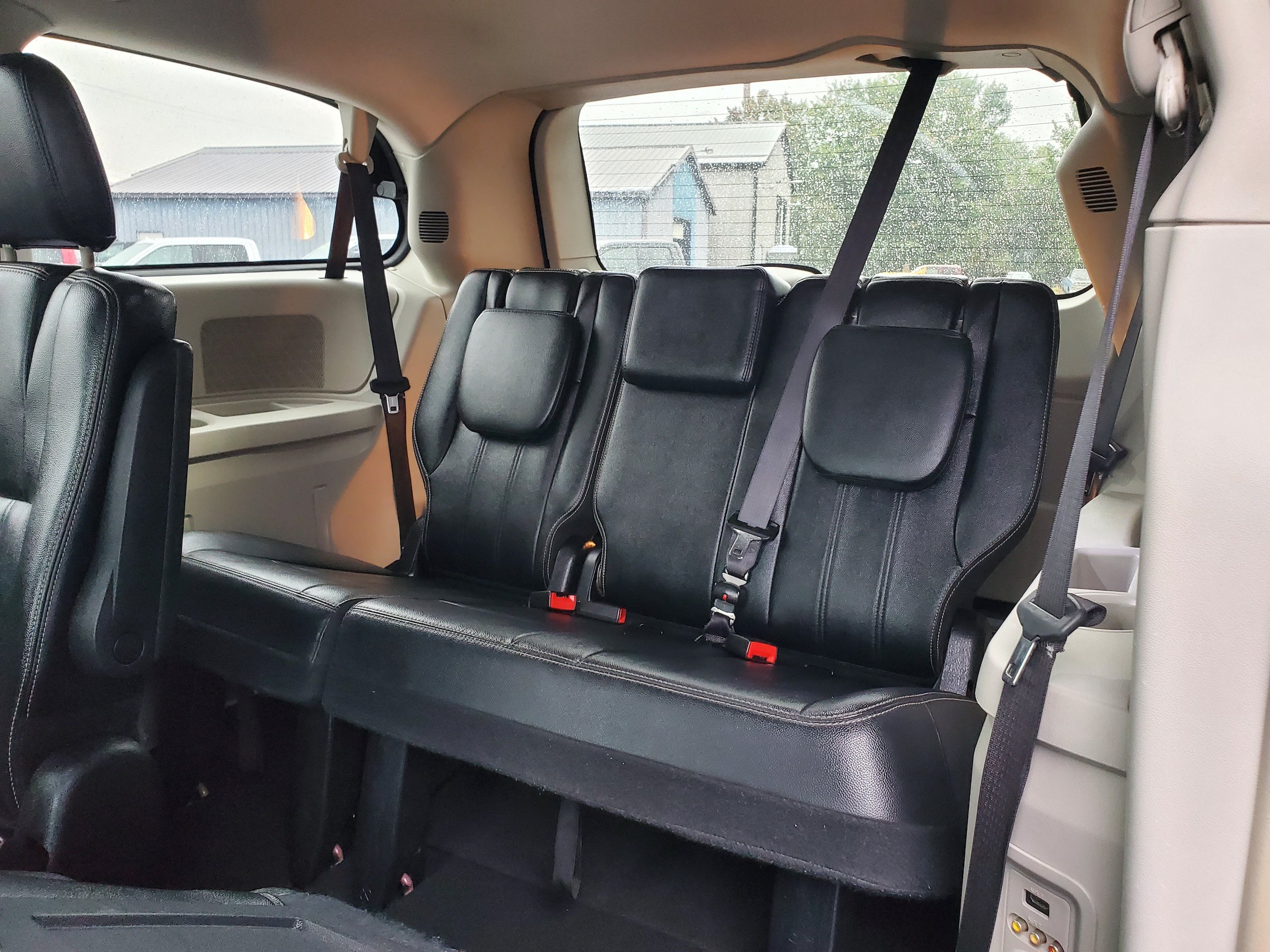 Used 2016 Chrysler Town & Country Touring FWD image 23