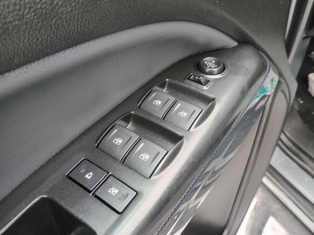 Used 2018 Chevrolet Colorado Z71 w/ LPO, Premium Interior Package image 11