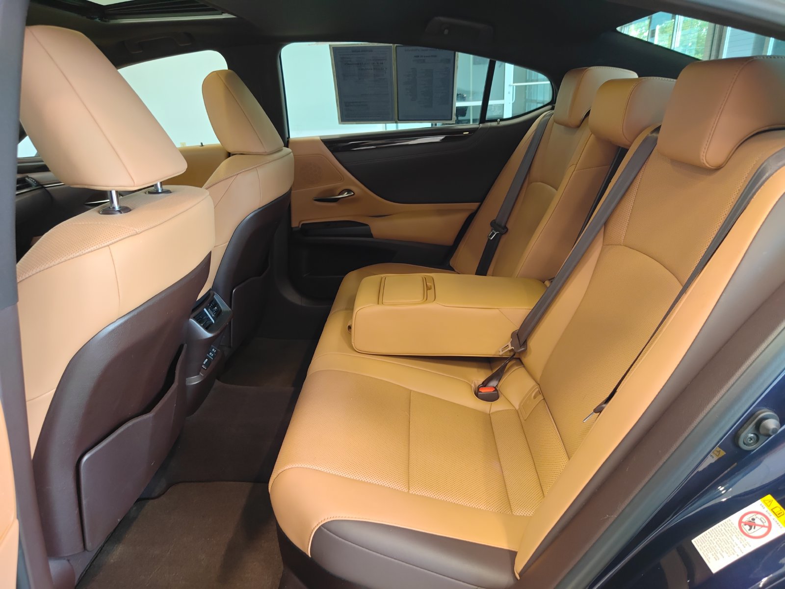 Used 2019 Lexus ES 300h w/ Premium Package FWD image 30